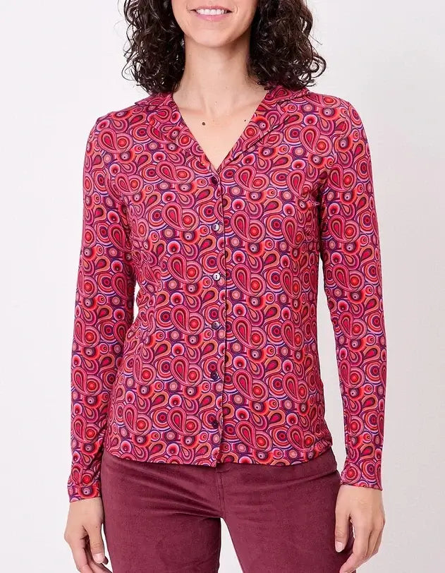 Celia Fluid knit blouse Een comfortabele blouse met print, perfect voor een vrouwelijke en opvallende look.