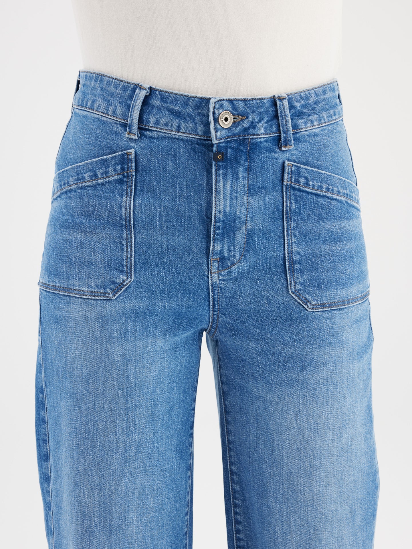 jeans in medium blue 