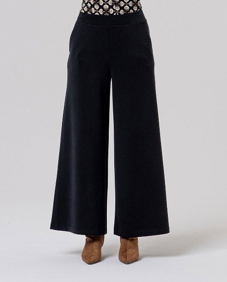 Zwarte pantalon met wijde pijp.