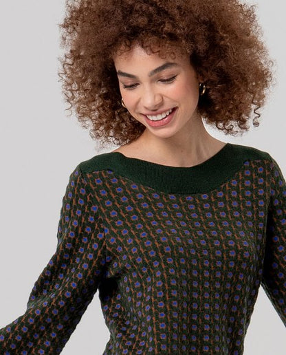 Boat neckline sweater with jacquard