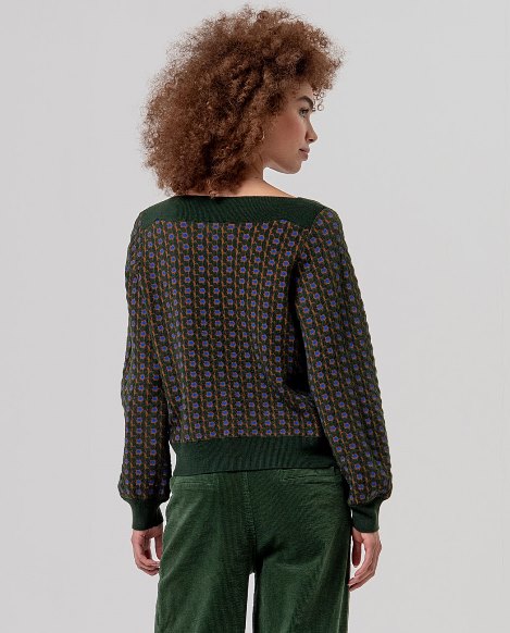 Boat neckline sweater with jacquard