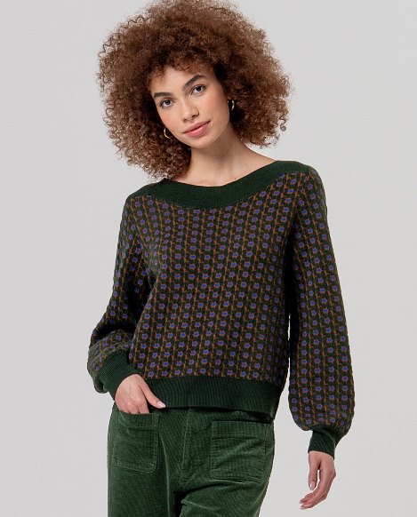 Boat neckline sweater with jacquard