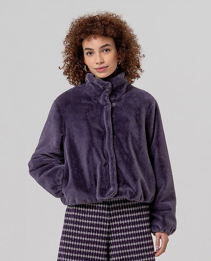 Short fur jacket with high collar - Purple