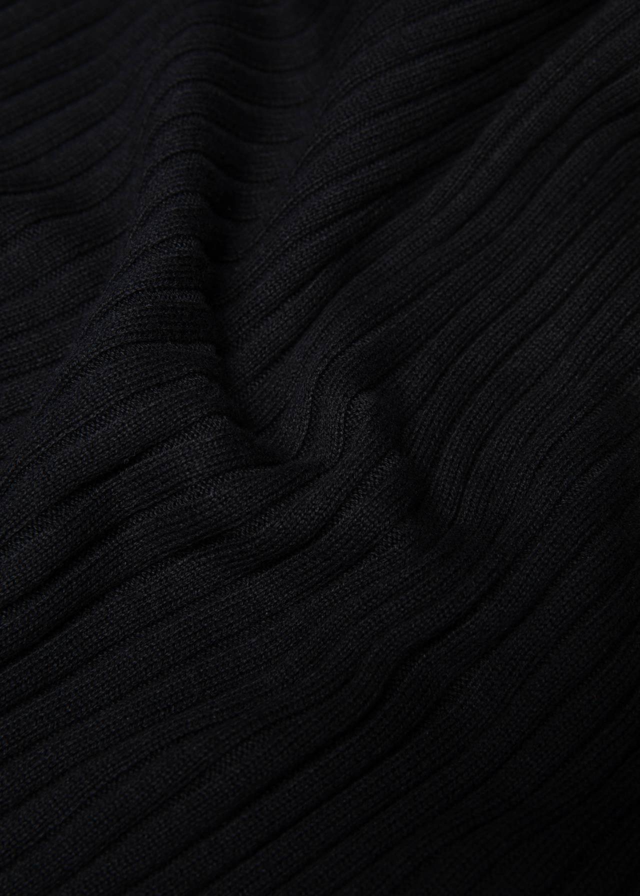 Knitted Top Picnic Friend elegant lady in black