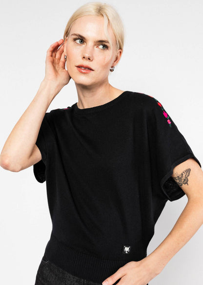 Knitted Top Picnic Friend elegant lady in black