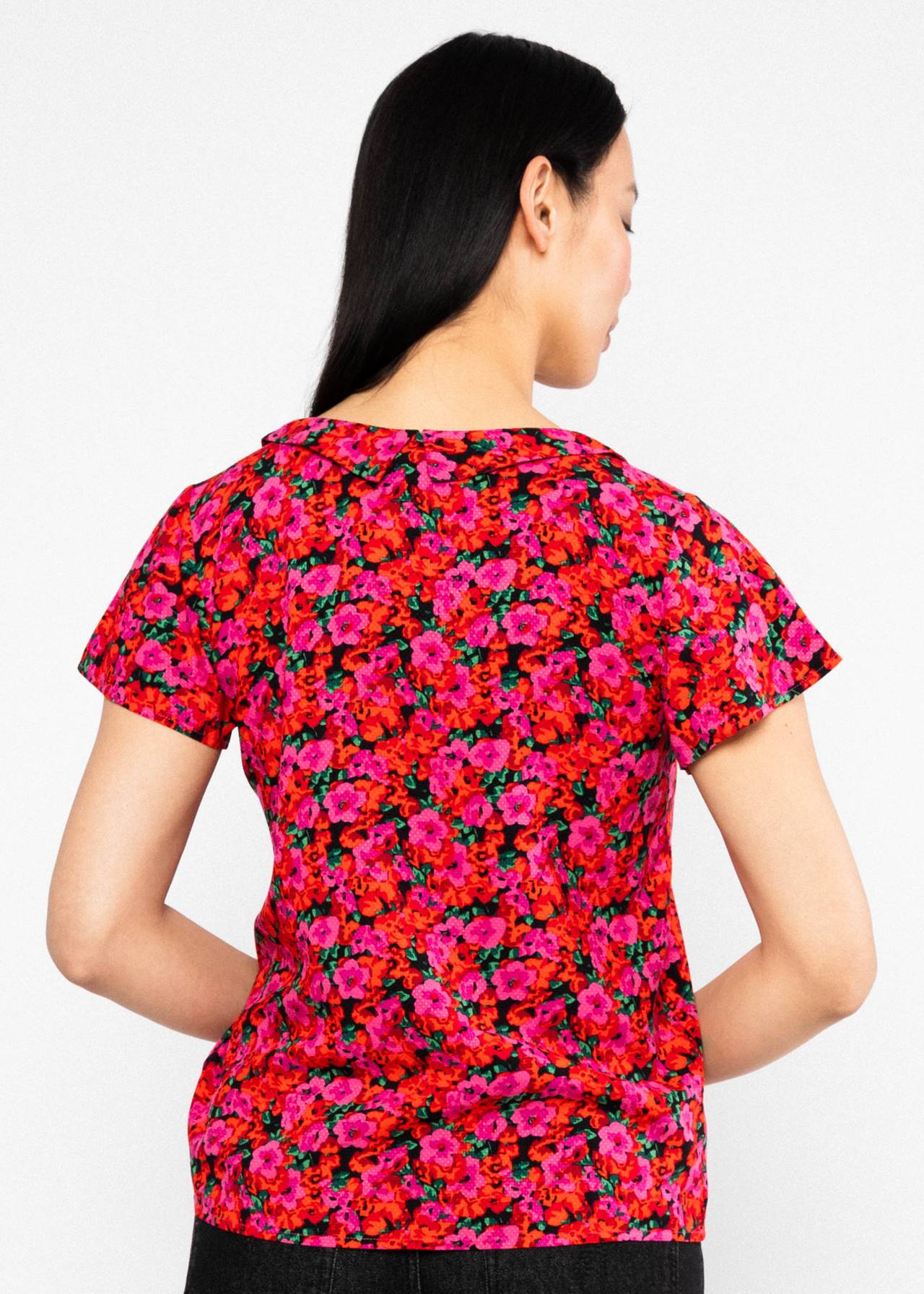 Summer blouse Feed the Birds bed of primroses