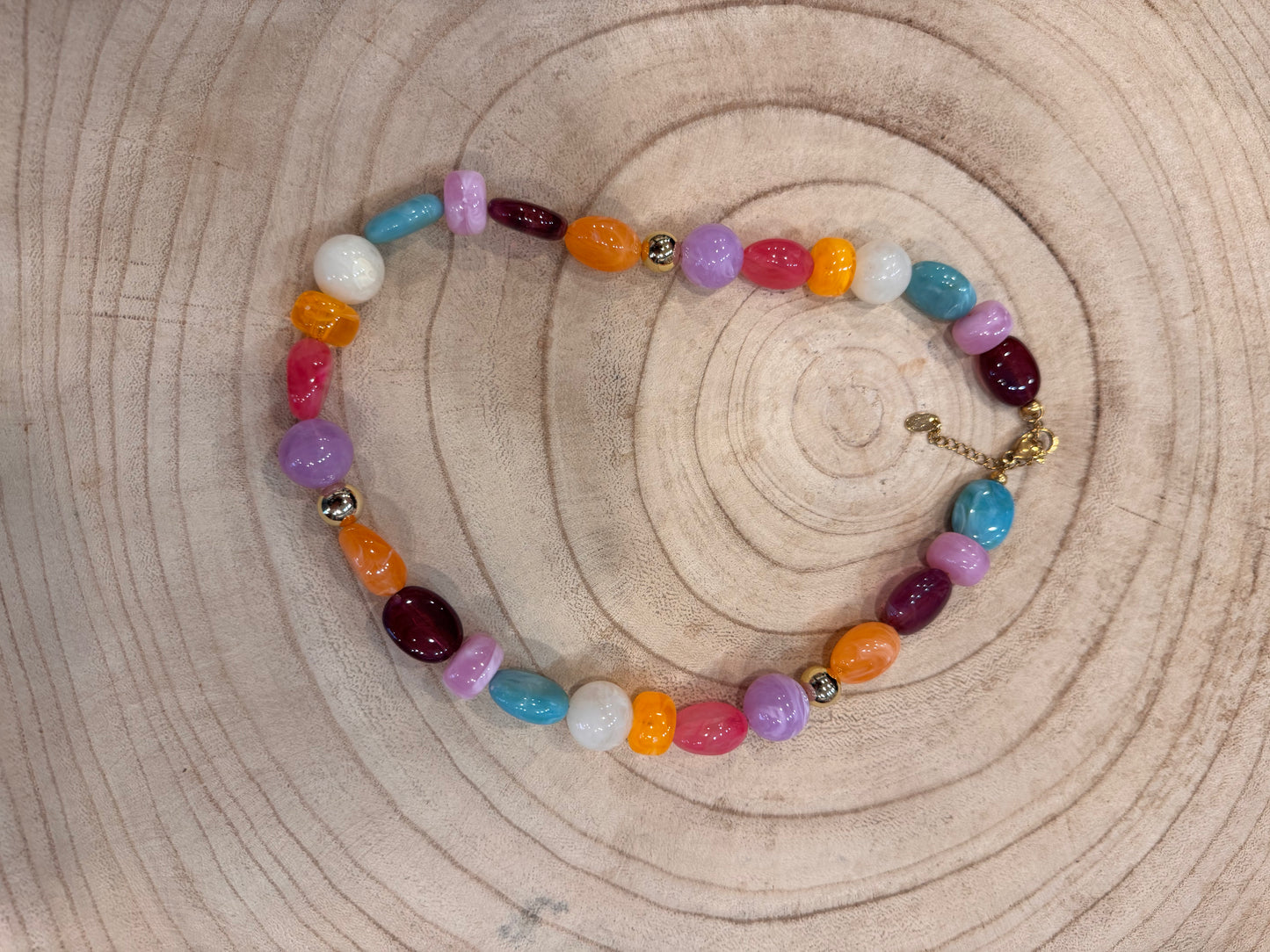 Kralen ketting in verschillende kleuren 