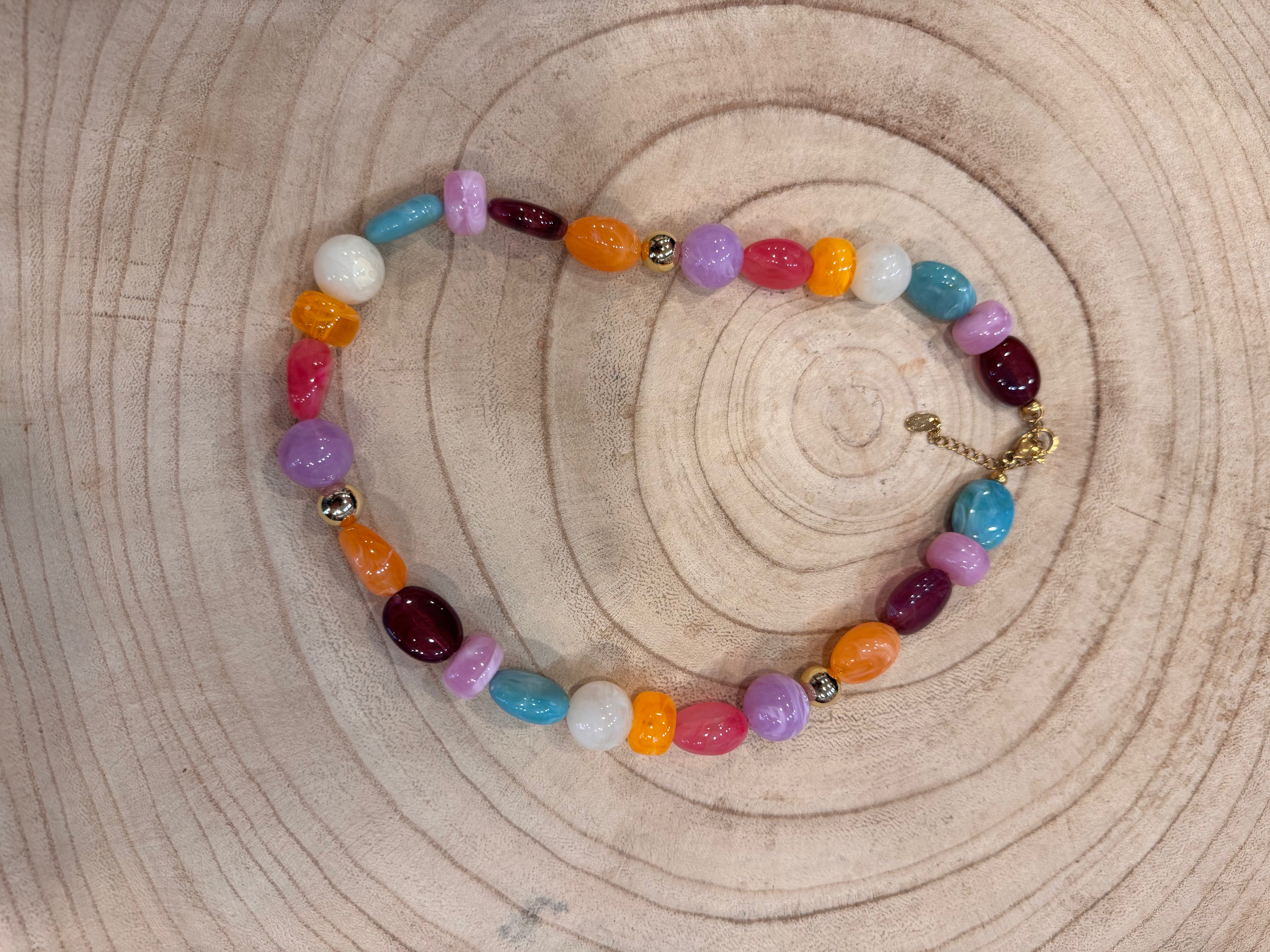 Kralen ketting in verschillende kleuren 