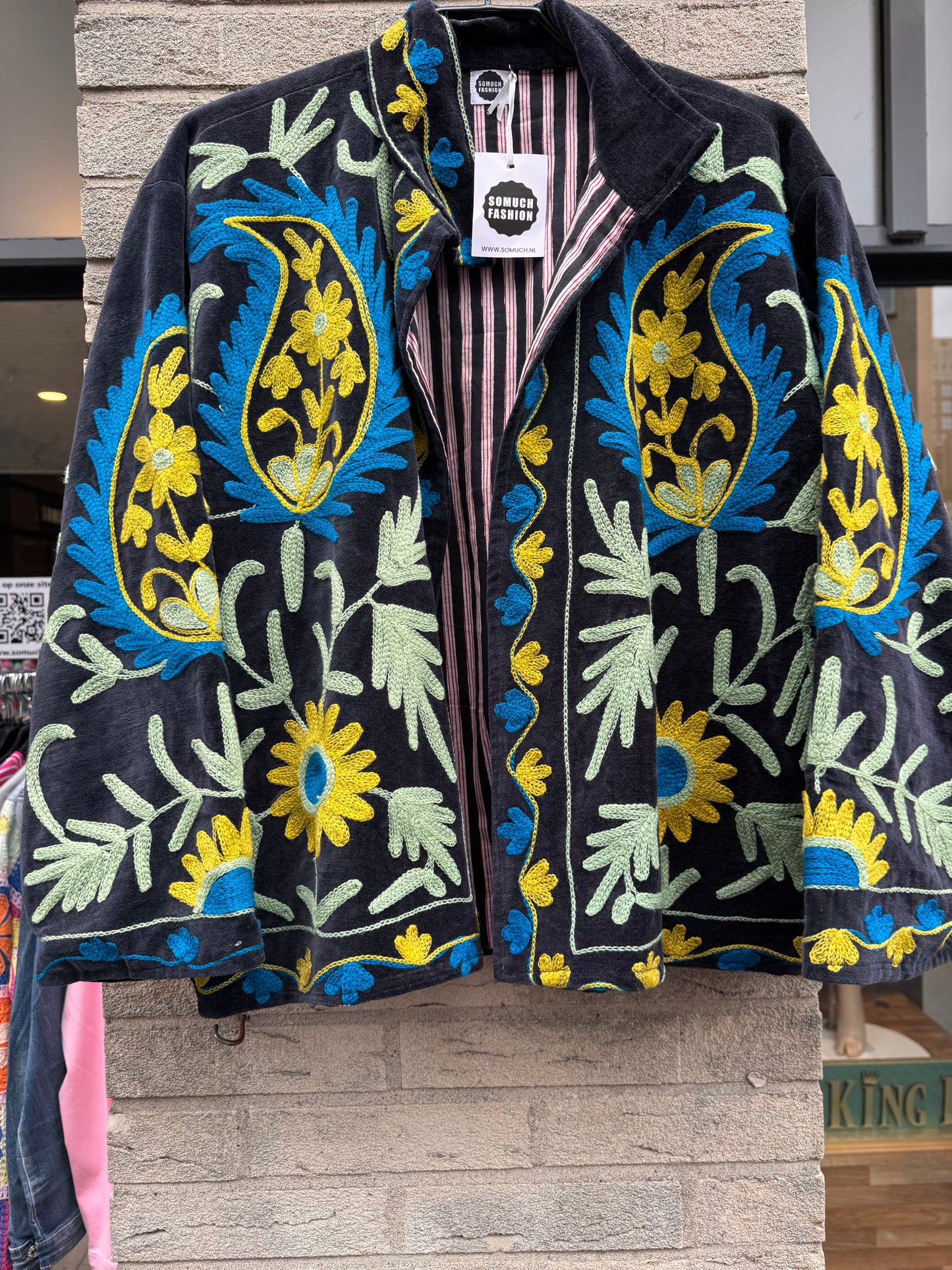 Velvet Suzani jacket Zwart met Blauw