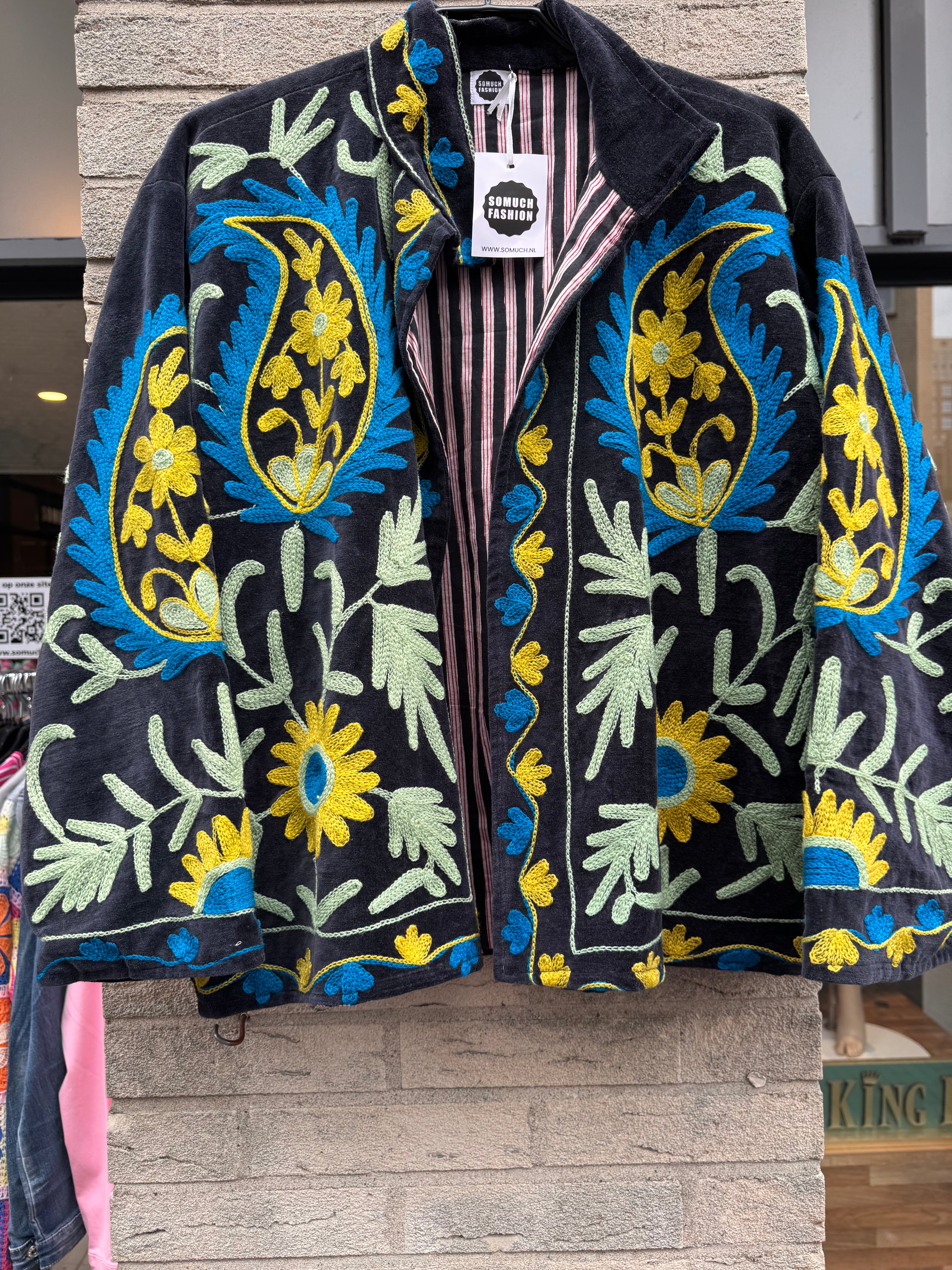 Velvet Suzani jacket Zwart met Blauw