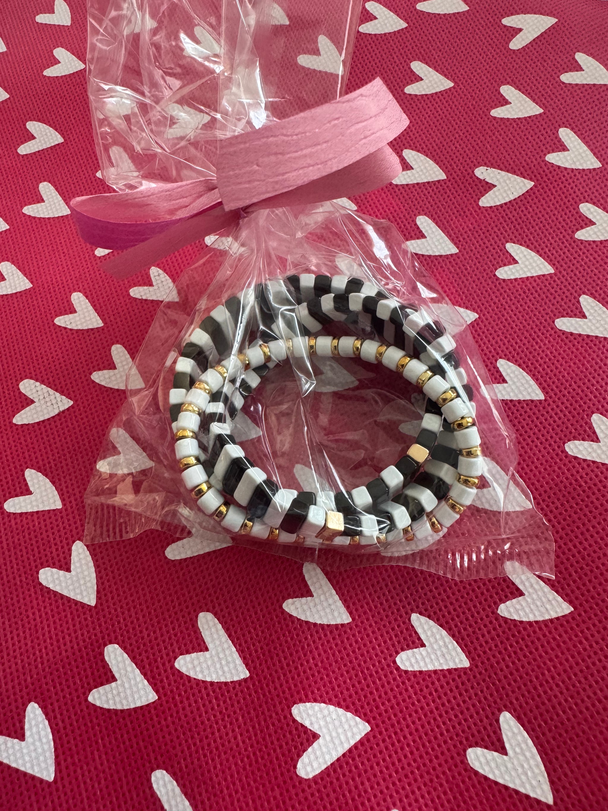 Armbandjes in verschillende kleuren 