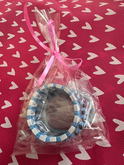 Armbandjes in verschillende kleuren 