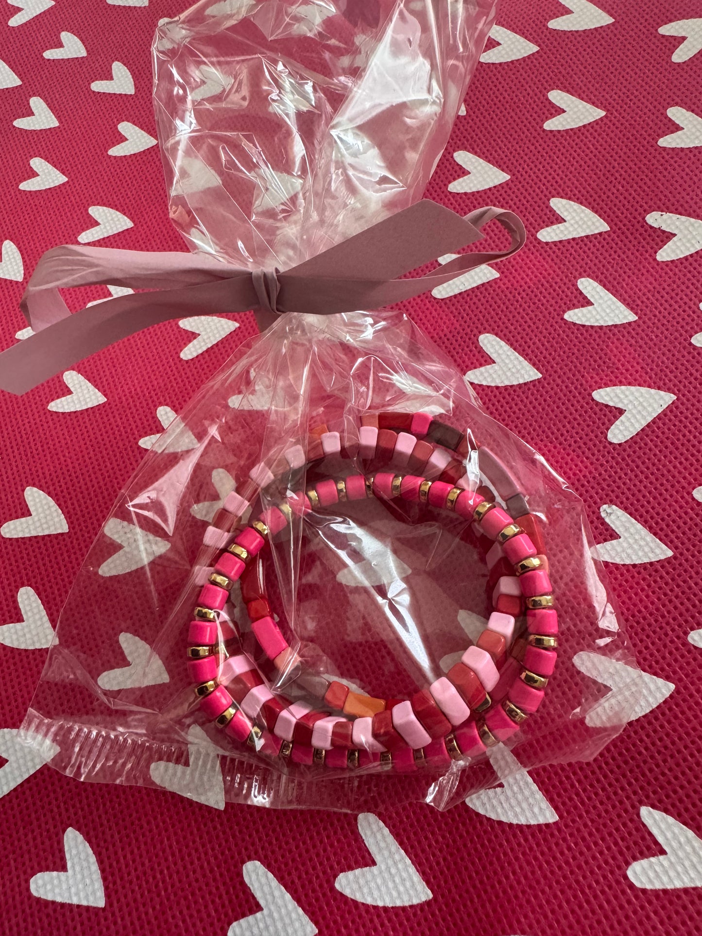Armbandjes in verschillende kleuren 