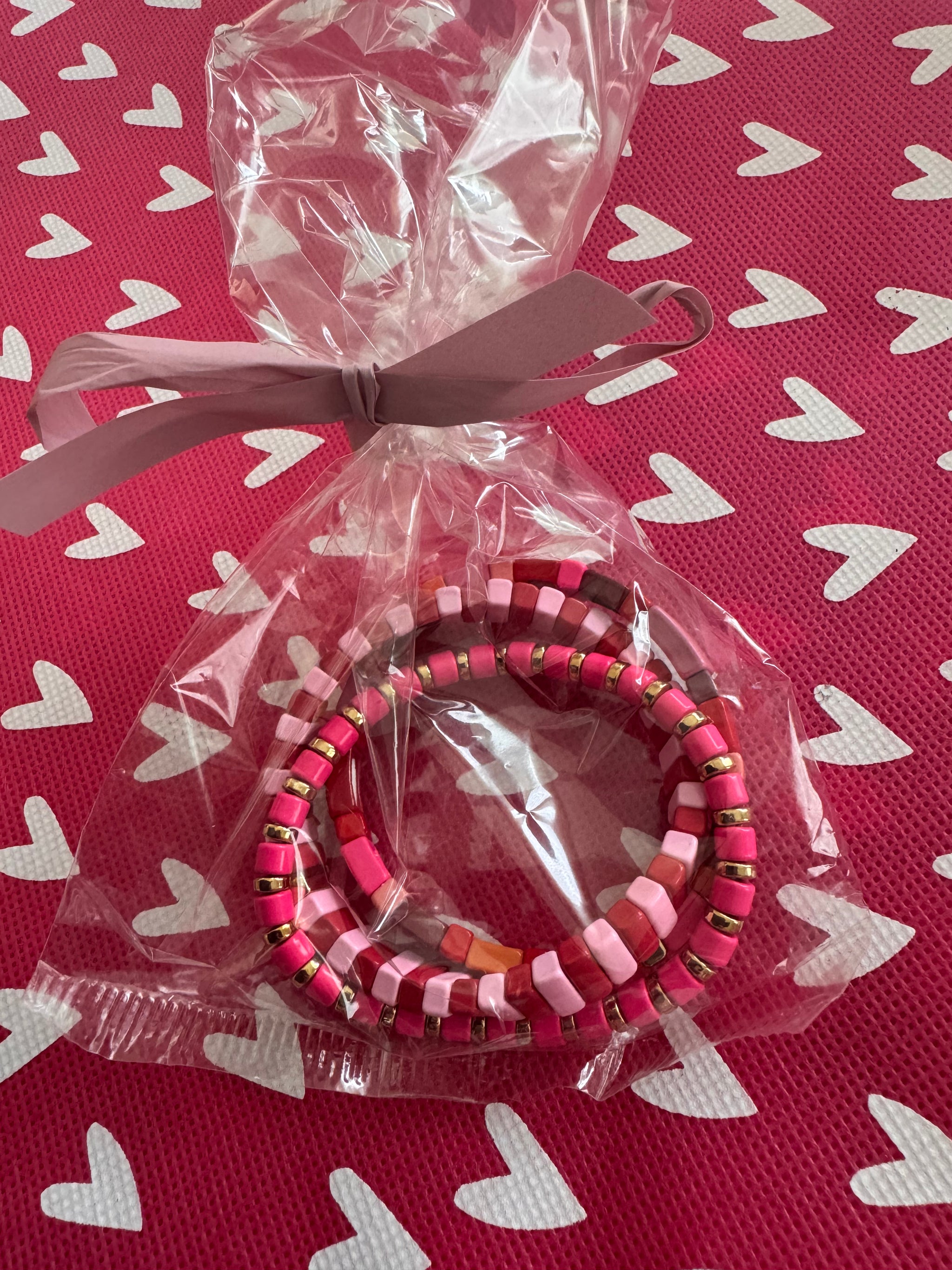 Armbandjes in verschillende kleuren 