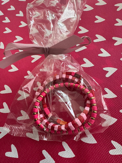 Armbandjes in verschillende kleuren 