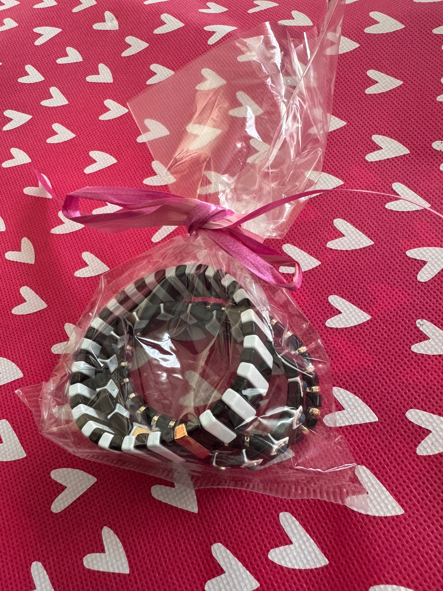 Armbandjes in verschillende kleuren 