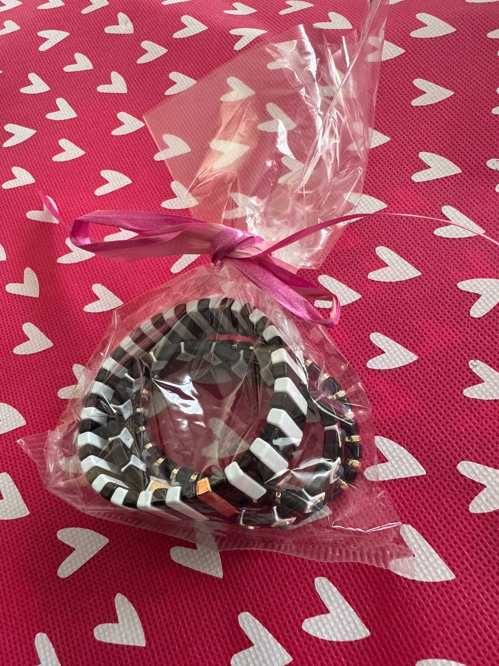 Armbandjes in verschillende kleuren 