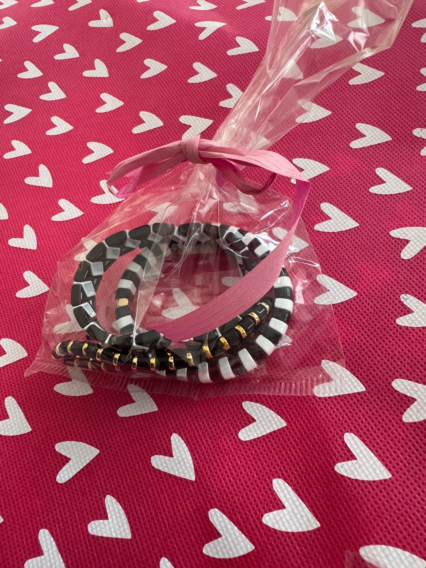 Armbandjes in verschillende kleuren 