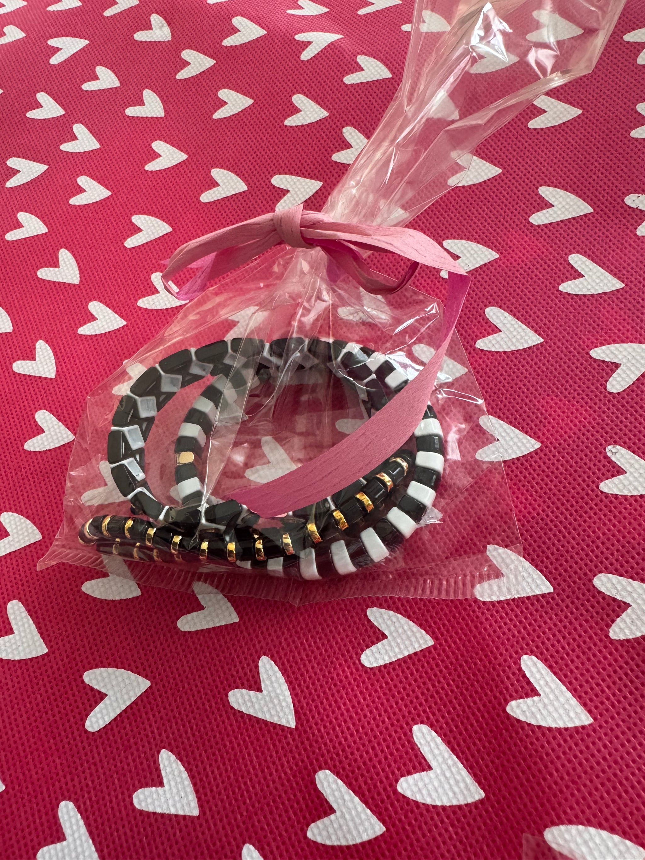 Armbandjes in verschillende kleuren 