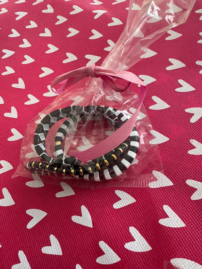 Armbandjes in verschillende kleuren 