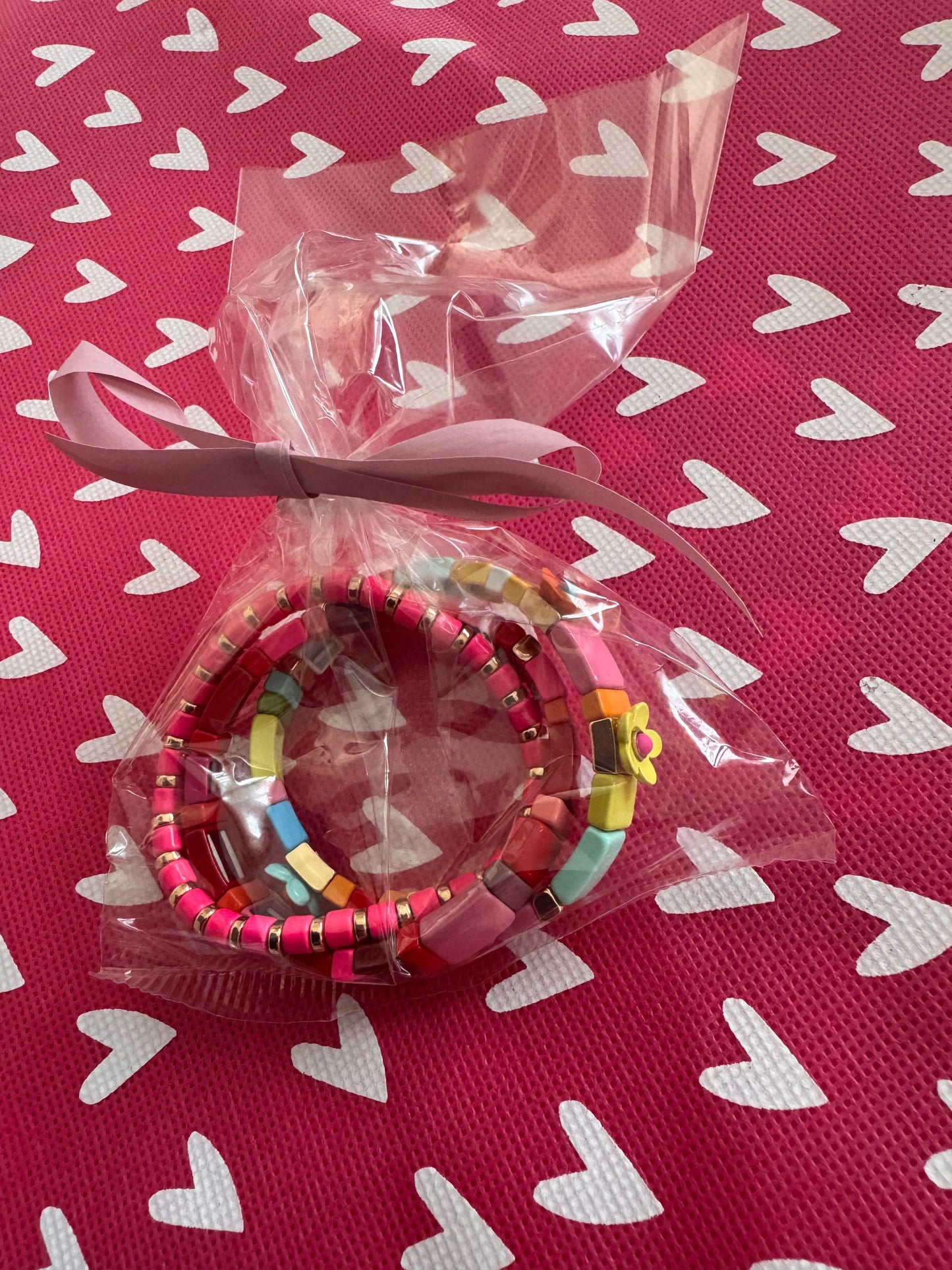 Armbandjes in verschillende kleuren 