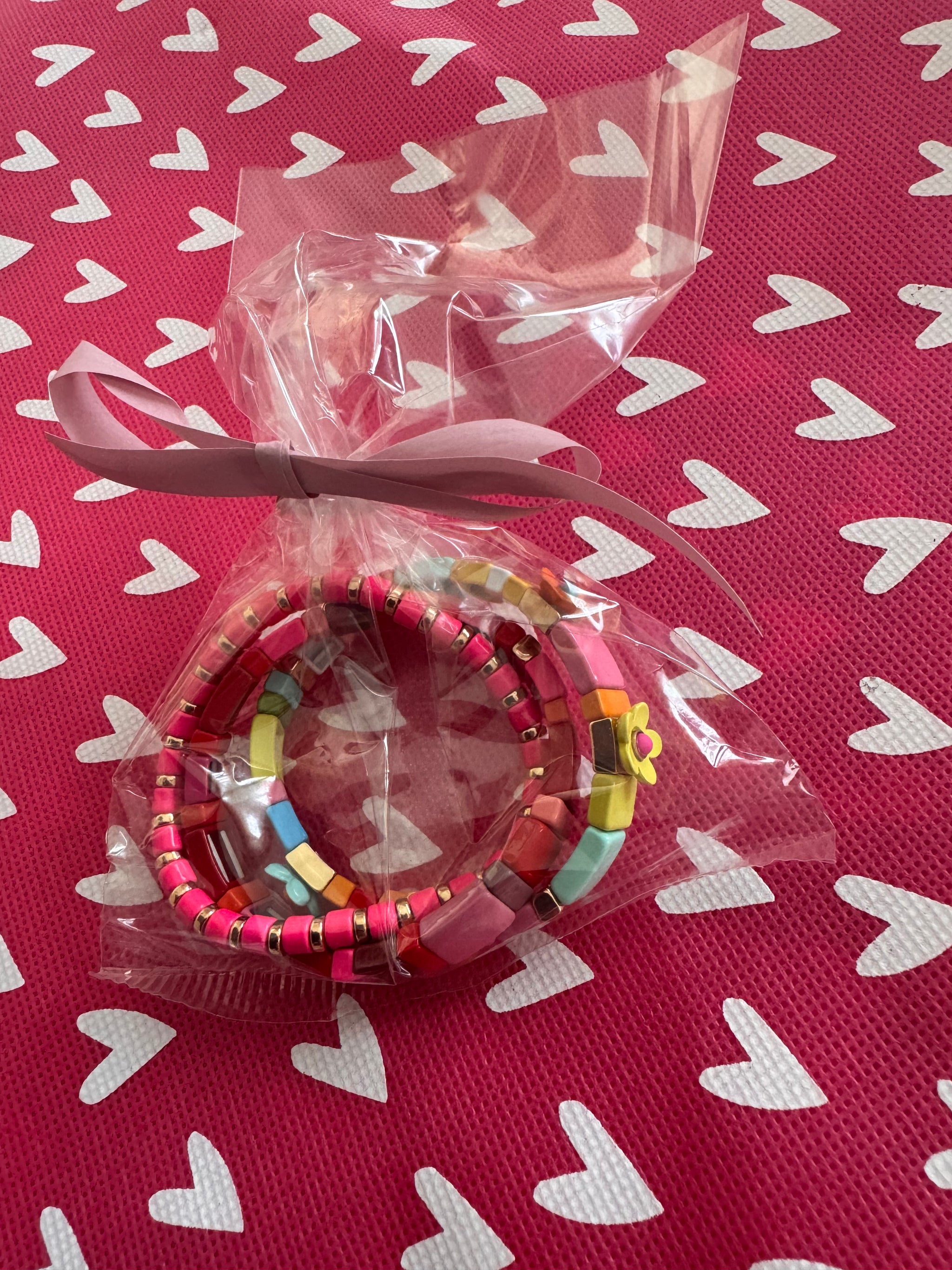 Armbandjes in verschillende kleuren 