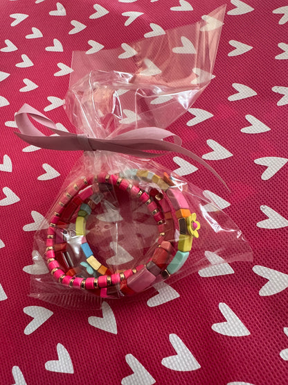 Armbandjes in verschillende kleuren 