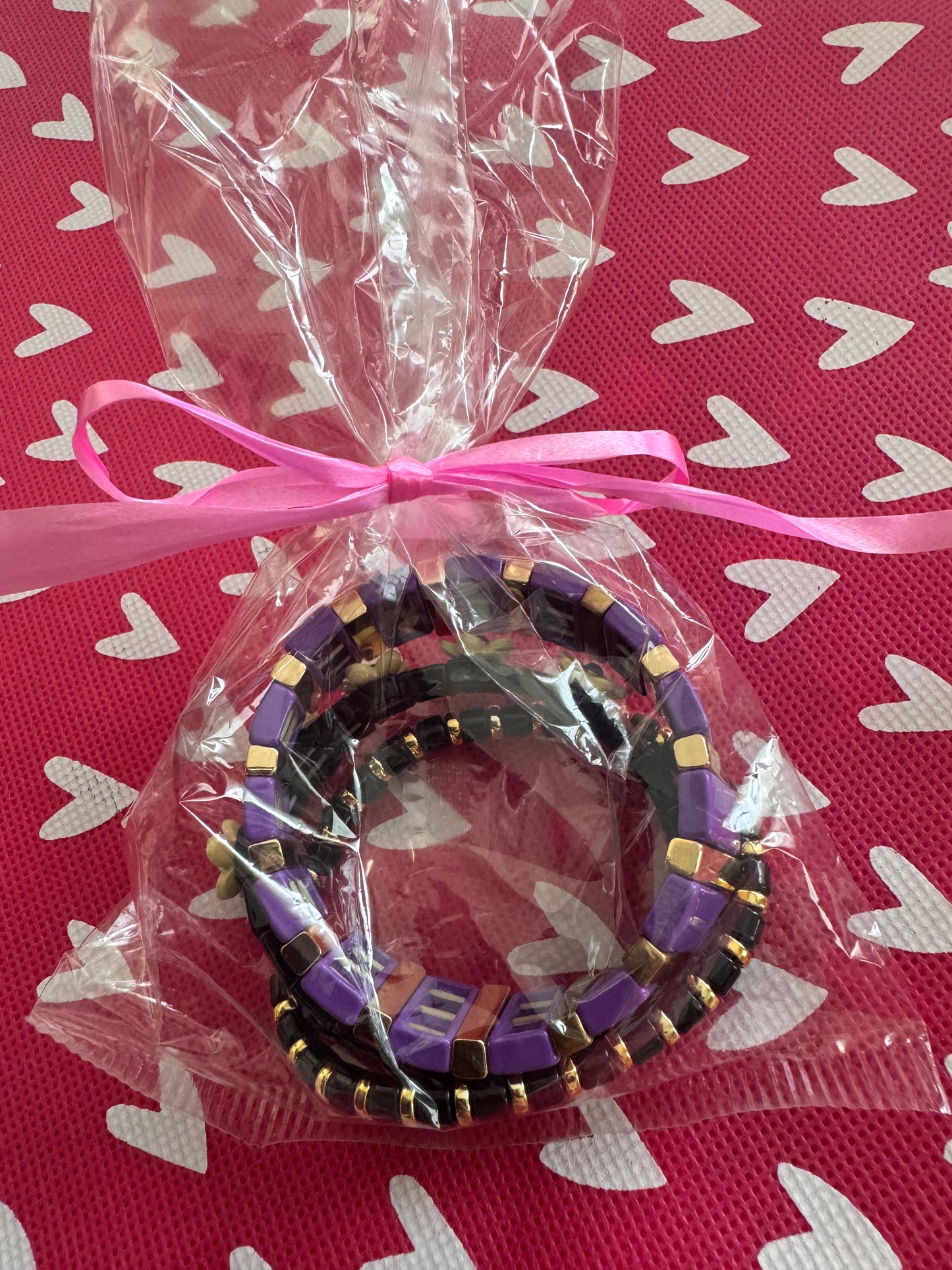 Armbandjes in verschillende kleuren 