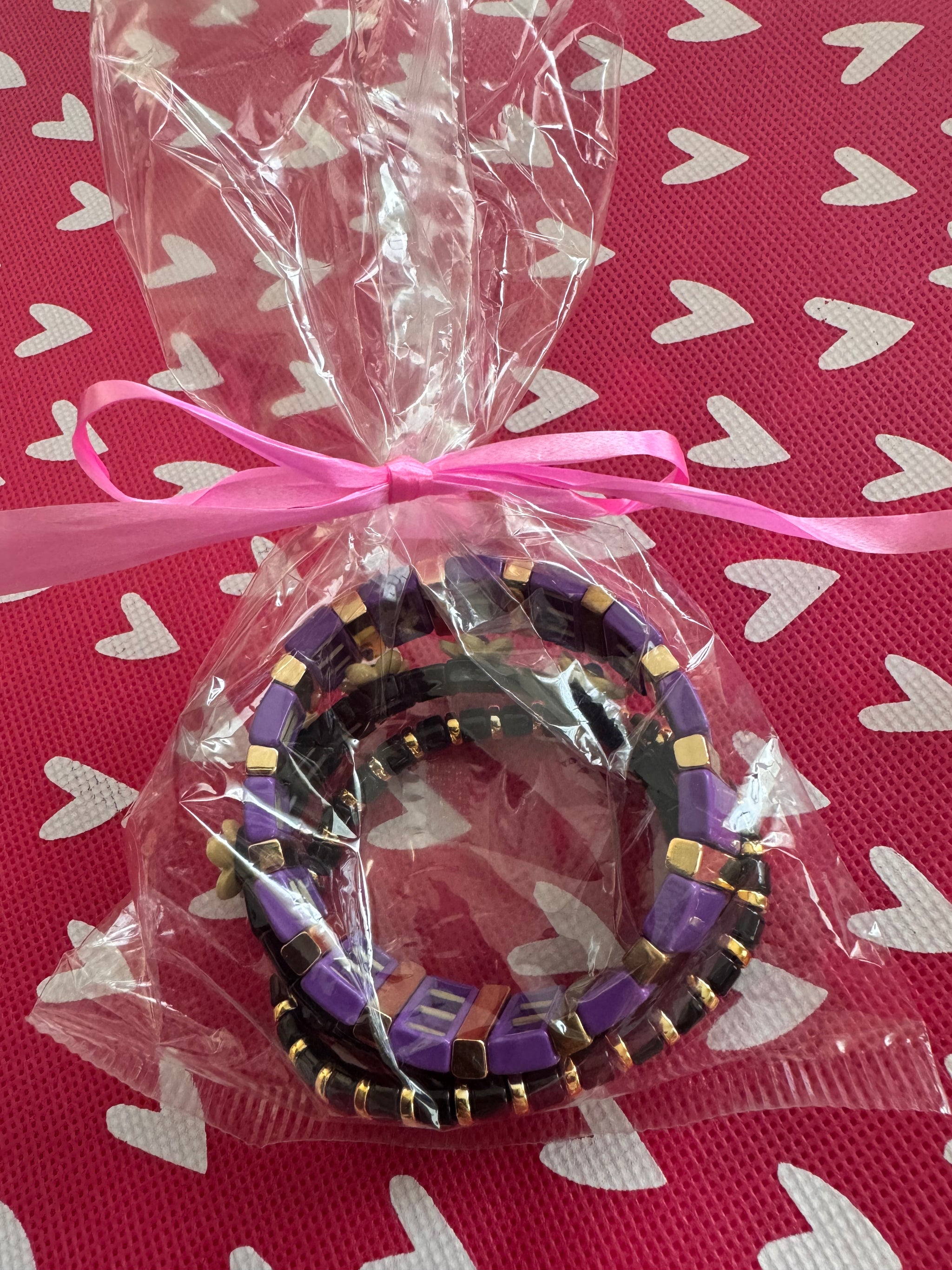 Armbandjes in verschillende kleuren 