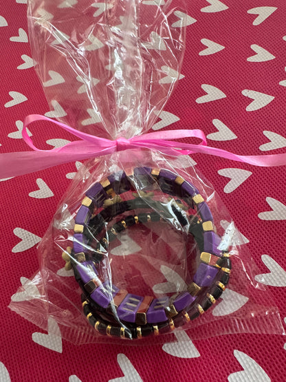 Armbandjes in verschillende kleuren 