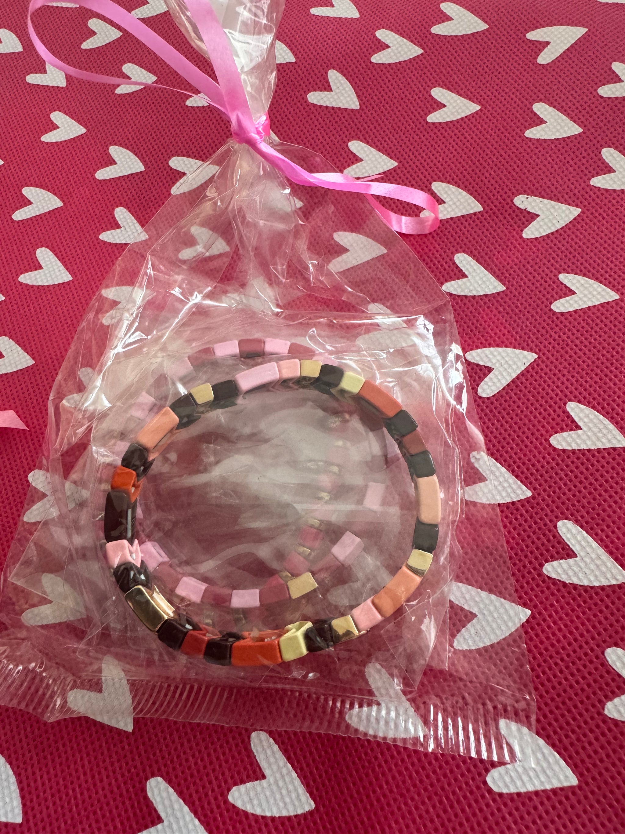 Armbandjes in verschillende kleuren 