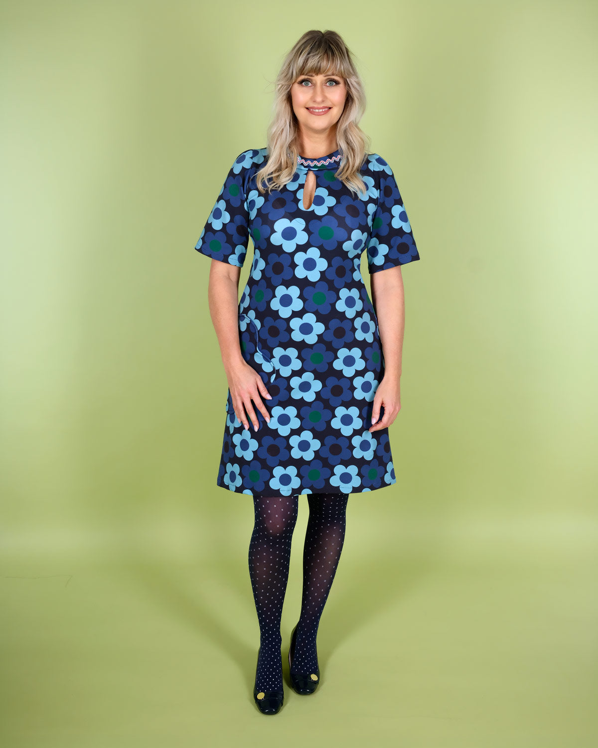 Blauwe jurk met bloemenprint 