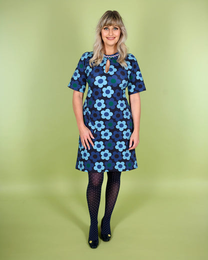 Blauwe jurk met bloemenprint 