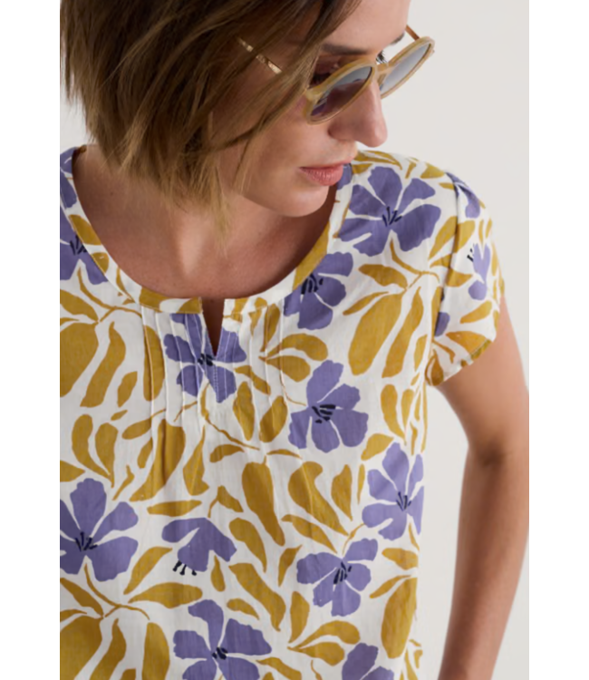 Garden GateTop Leafy Floral Chalk Pear