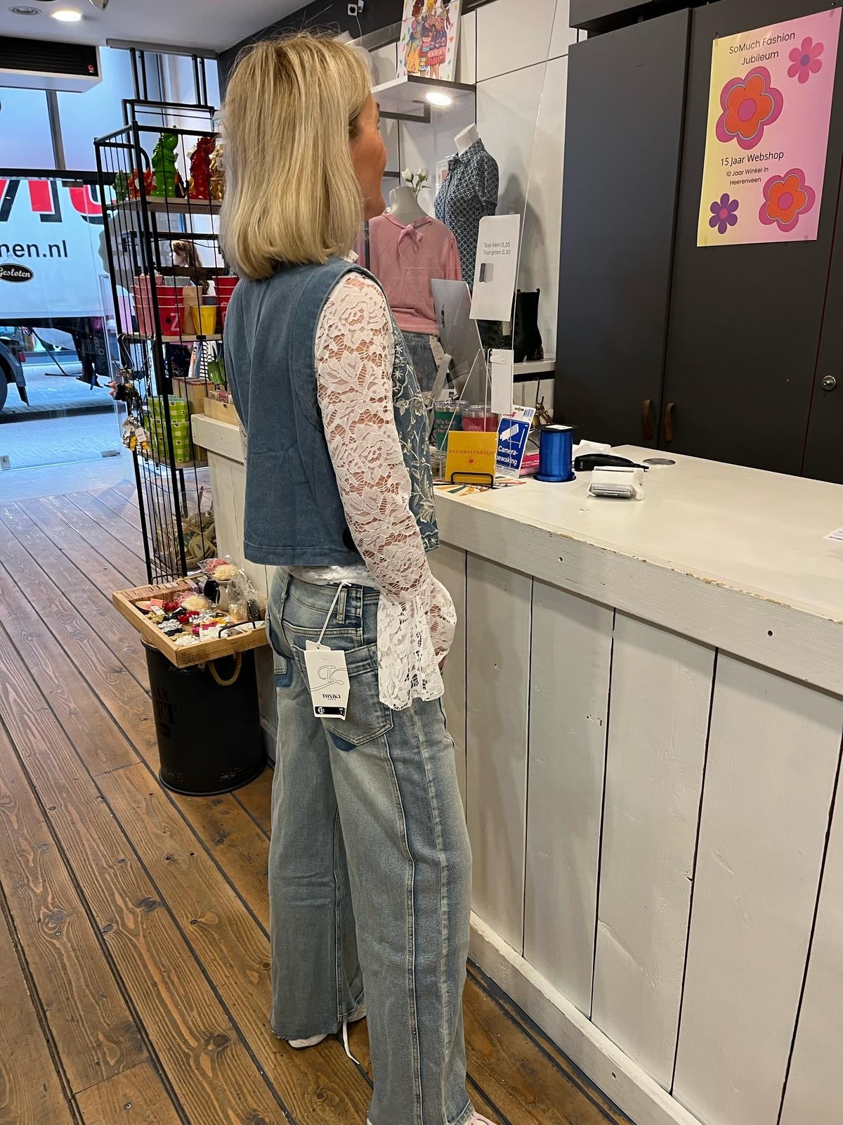 WIDE LEG JEANS MET DUBBEL KNOOP DESIGN Light Denim