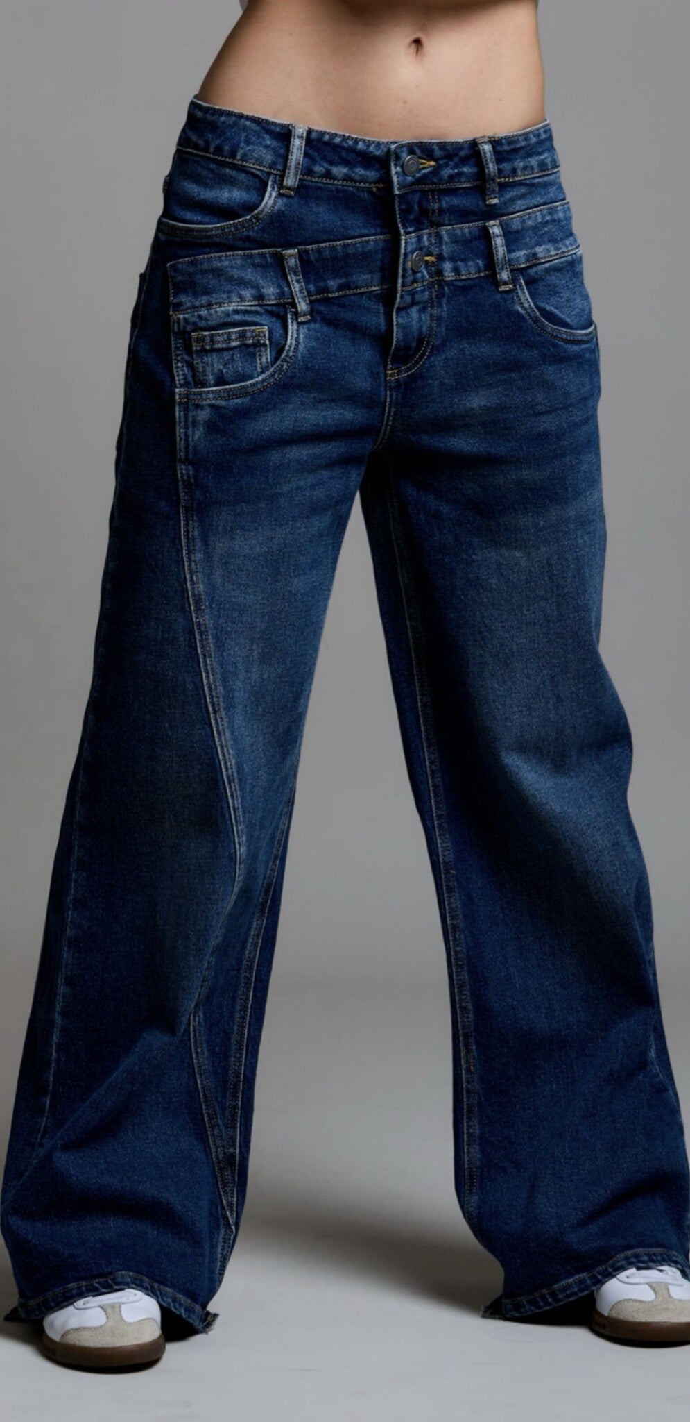 WIDE LEG JEANS MET DUBBEL KNOOP DETAIL  Dark denim